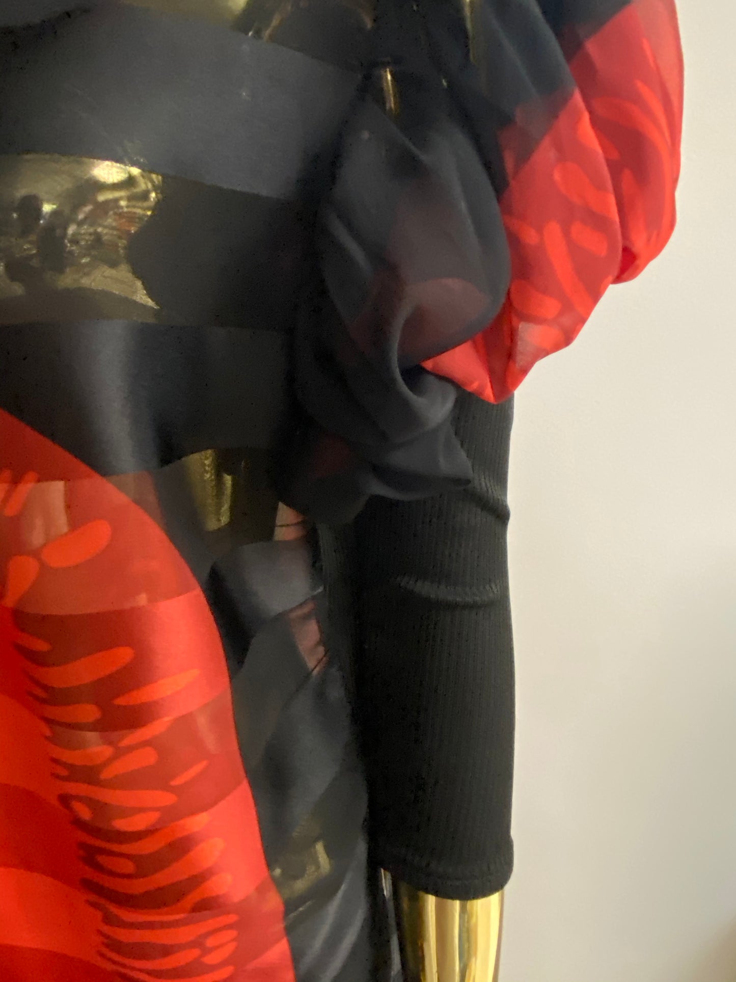 OPEN SIDED HOODED STRIPED DRESSTOP