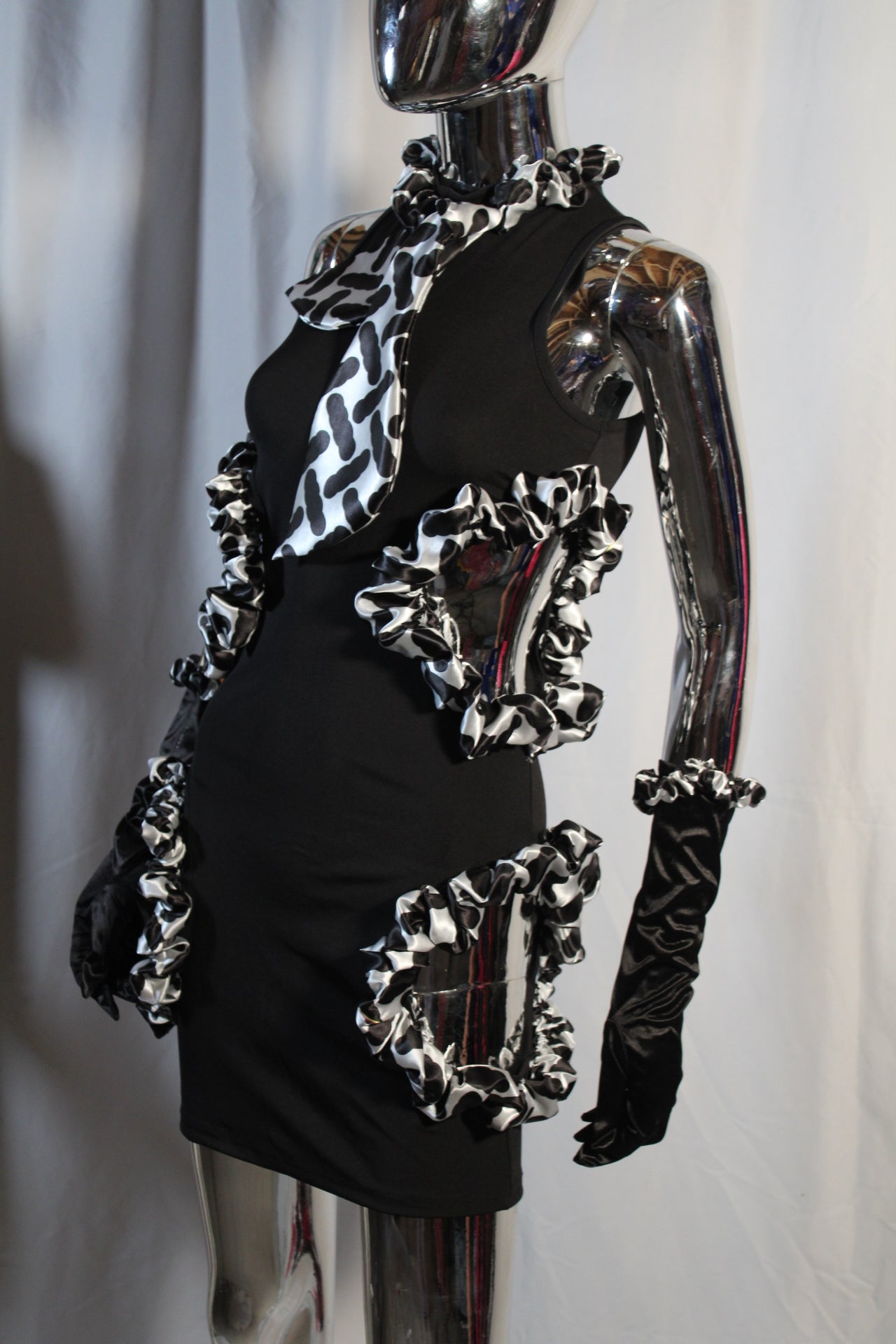 Monochrome Ruffle Mirage